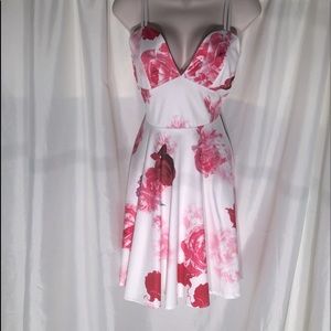 Flirty retro circle skirt pin-up dress. In time to treat your Valentine Fits a M